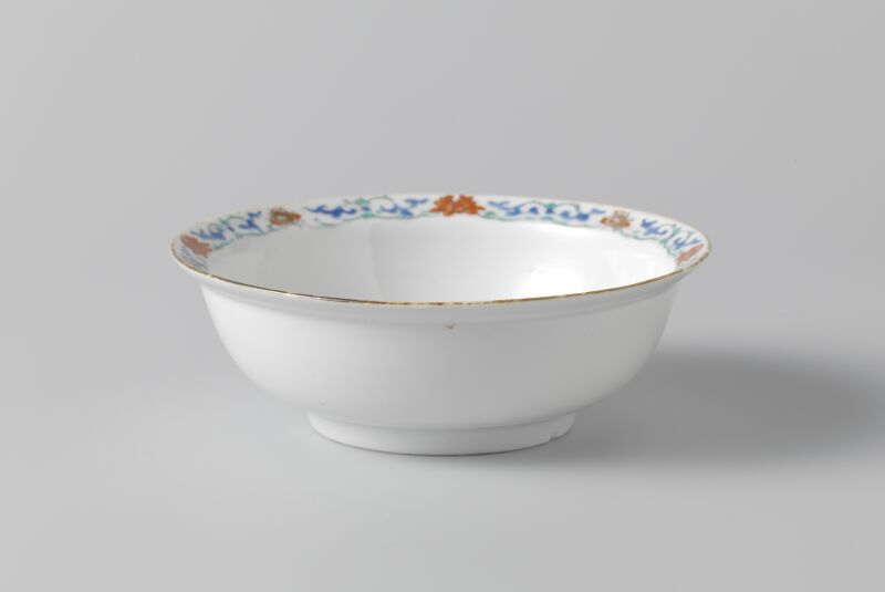 Shallow bowl, painted with prunus and pine, between 1700 and 1725