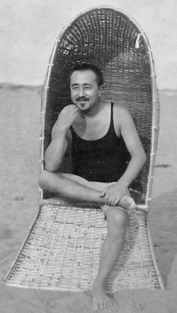 Yorozu Tetsuoro at Chigasaki, before 1927
