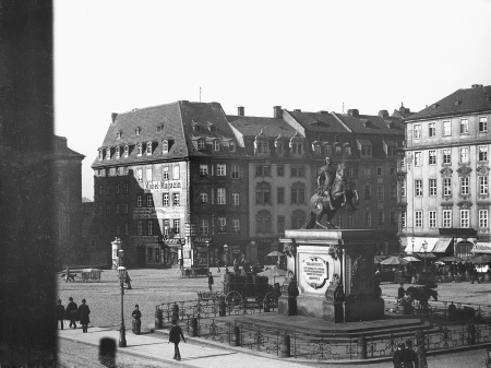 Dresden-Neustadt. Neustadt market with equestrian statue of August the Strong. View to the southwest to Große Meißner Gasse, Ermenegildo Antonio Donadini, circa 1895