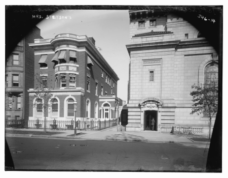 Home of Mrs. A. Stetson LCCN2014681645