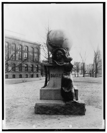 Monument to Louis Daguerre on Smithsonian grounds, Washington, D.C. LCCN2001695538, between 1909 and 1932