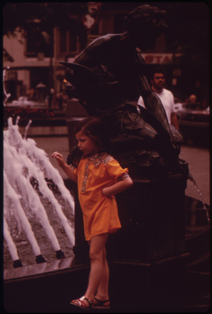 FOUNTAIN SQUARE IN DOWNTOWN CINCINNATI IS A PUBLIC SQUARE THAT WORKS FOR THE CITY AND ITS PEOPLE IN A MYRIAD OF WAYS: TYLER DAVIDSON FOUNTAIN