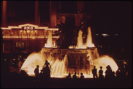FOUNTAIN SQUARE IN DOWNTOWN CINCINNATI IS A PUBLIC SQUARE THAT WORKS FOR THE CITY AND ITS PEOPLE IN A MYRIAD OF WAYS: LIGHTED WATERS OF TYLER DAVIDSON FOUNTAIN