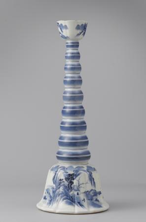 Tall chandelier on bell-shaped base, between 1775 and 1800