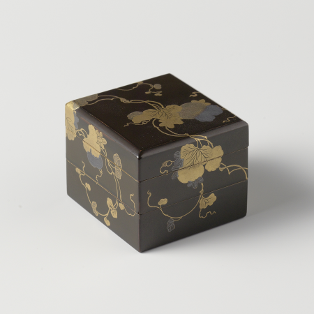 Stackable box, black lacquer with pumpkin plants in gold and silver makie, between 1700 and 1800