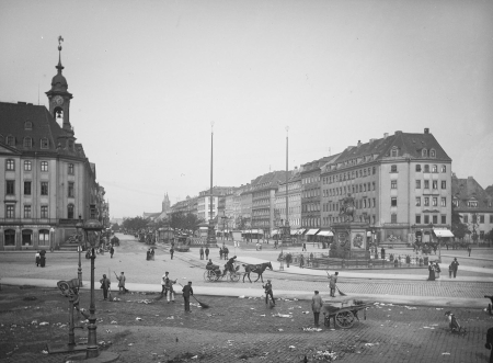 Dresden-Neustadt. Neustadt market with equestrian statue of August the Strong., Ermenegildo Antonio Donadini, circa 1900