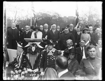 Burke statue. Formal presentation by British Delegation from the Sulgrave Institution, Oct. 12. Left to rt.- Rev. G.C.F. Bratenhal, Sir Chas. Wakefield, Fred Wakefield, Secy. of War Weeks, LCCN2016891735, 12 October 1922