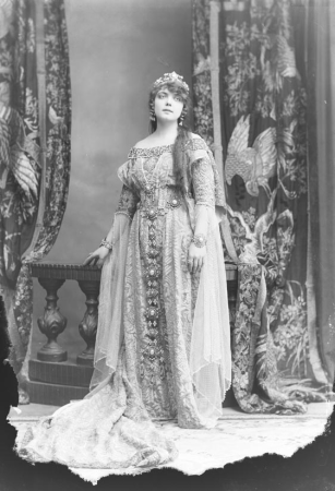 Conception "Conxita" Supervia and Pascual, Antoni Esplugas i Puig, between 1910 and 1920