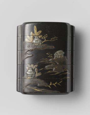 Inro, zwarte lak met een rivierlandschap in makie, AK-NM-6172, between 1700 and 1800