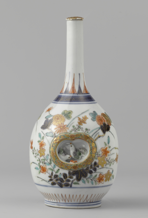 Pear-shaped vase with two niches with modelled chickens and flowers, between 1700 and 1725