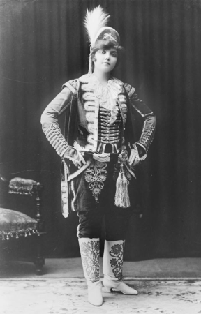 Conception "Conxita" Supervia and Pascual, Antoni Esplugas i Puig, between 1910 and 1920