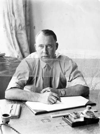 1947 KDUR in office at Alexandra Palace