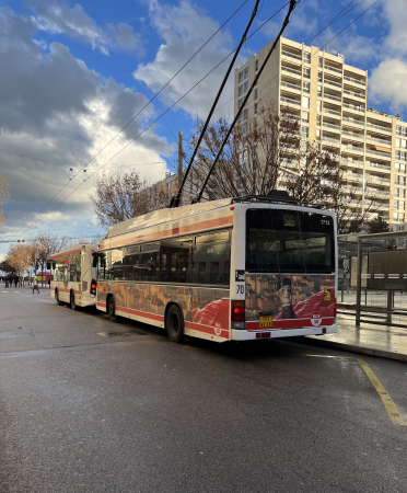 Des bus TCL boulevard de la Croix-Rousse à Lyon en décembre 2021