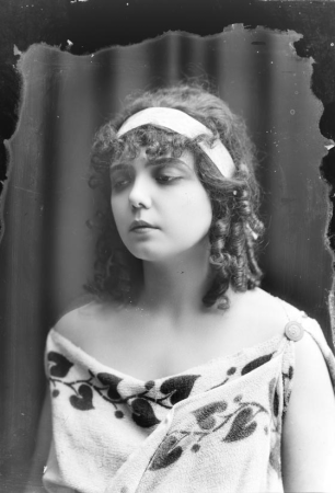 Conception "Conxita" Supervia and Pascual, Antoni Esplugas i Puig, between 1910 and 1920