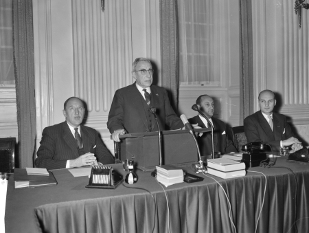 Debat in Tweede Kamer over Nieuw-Guinea Luns, De Quay , Toxopeus, Both, Bestanddeelnr 913-3603