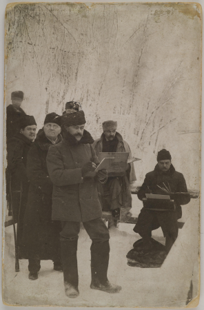 Axel Gallén (in the middle), Louis Sparre and Albert Edelfelt painting at Imatra with some audience, 1893. (14542152667), Albert Edelfelt