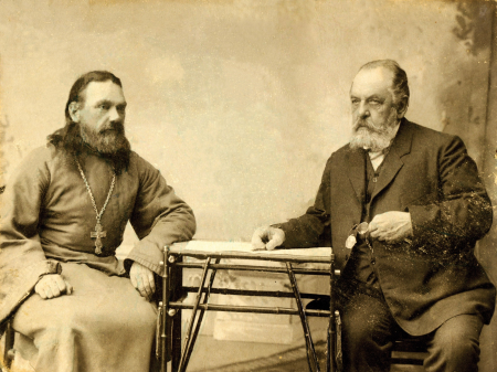 Священник Михаил Соколов и Вячеслав Воробьёв слева направо