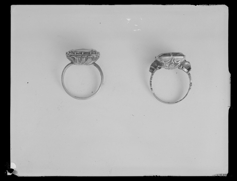 Guldring med peridot, 1600-tal - Livrustkammaren - 45114