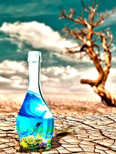 Scenario mar bottle. Free illustration for personal and commercial use.