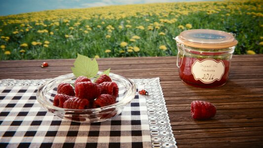 Tablecloth wooden table jam. Free illustration for personal and commercial use.