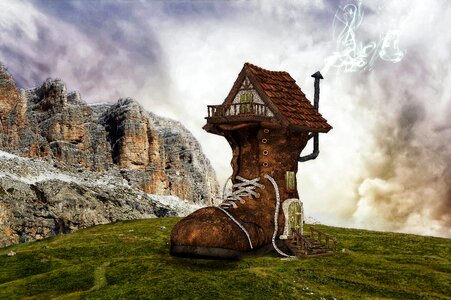 Boots house house fantasy. Free illustration for personal and commercial use.