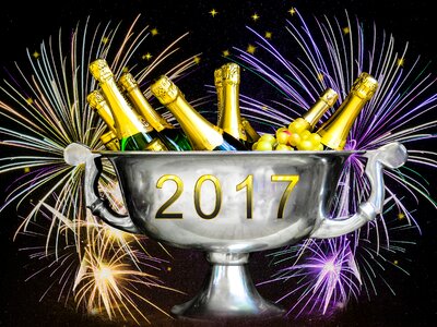 2017 champagne bucket. Free illustration for personal and commercial use.