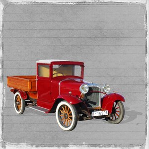 Oldtimer transport vintage car. Free illustration for personal and commercial use.