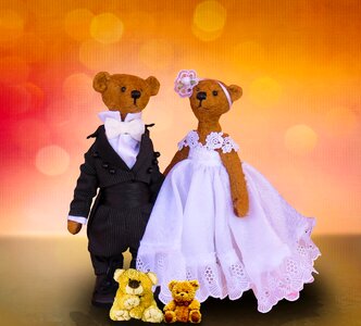 Marry dress bear. Free illustration for personal and commercial use.