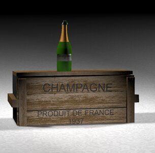 Wood sparkling wine drink. Free illustration for personal and commercial use.