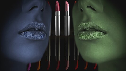 Mouth cosmetics mirroring. Free illustration for personal and commercial use.