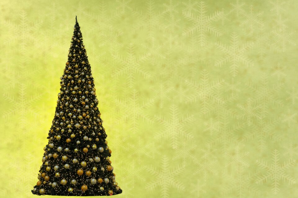 Christmas tree balls christmas decoration. Free illustration for personal and commercial use.