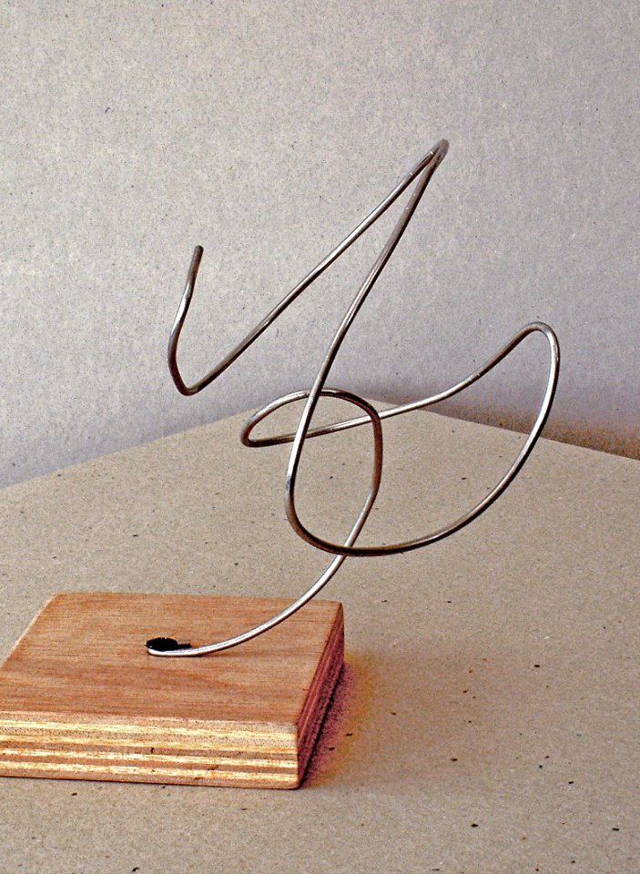 2005 - 'A twisting metallic CurI', an abstract metallic wire sculpture, I made in 2005; free image in public domain / Commons, CCO – painter-artist, Fons Heijnsbroek