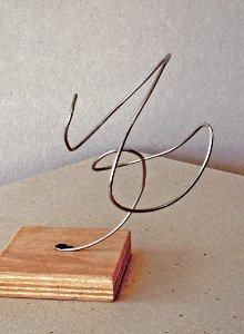 2005 - 'A twisting metallic CurI', an abstract metallic wire sculpture, I made in 2005; free image in public domain / Commons, CCO – painter-artist, Fons Heijnsbroek. Free illustration for personal and commercial use.