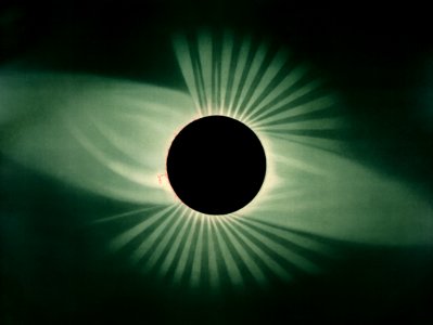 Total eclipse of the sun from the Trouvelot astronomical drawings (1881-1882) by E. L. Trouvelot (1827-1895). Free illustration for personal and commercial use.