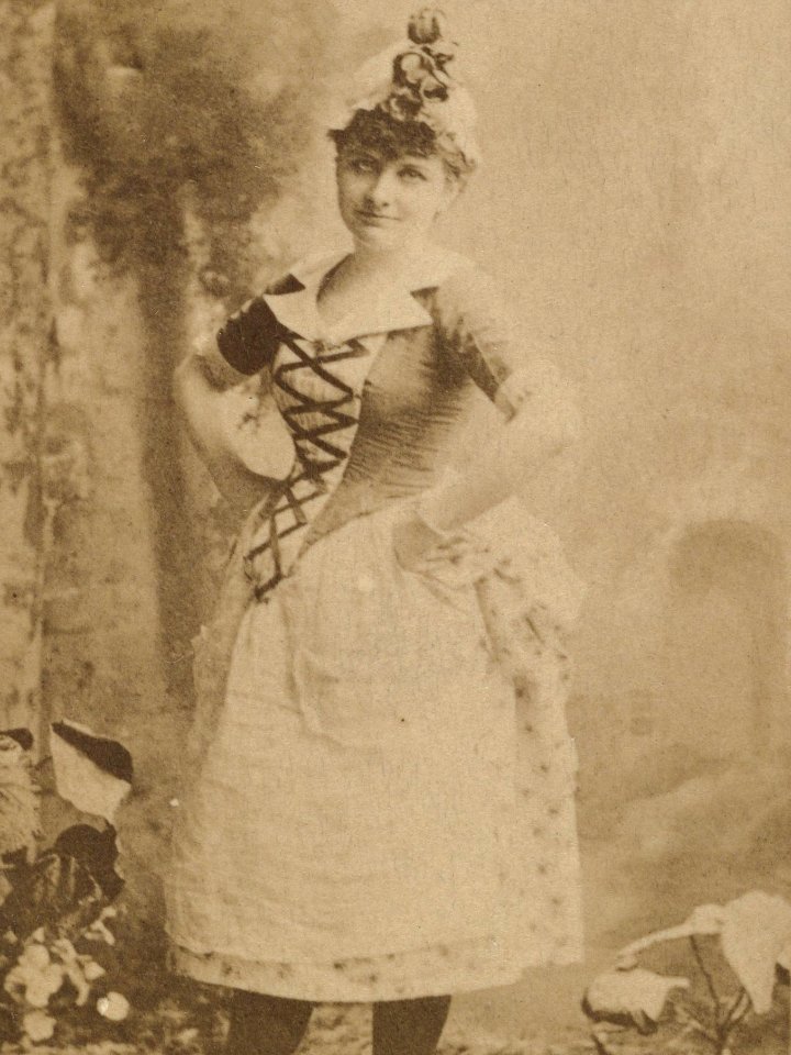 Agnes Folsom, MET DP840259 (cropped)