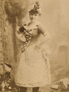 Agnes Folsom, MET DP840259 (cropped)