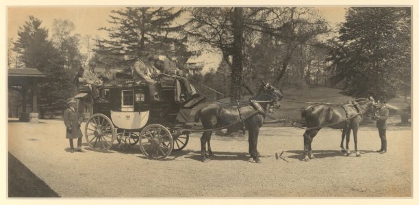 Alfred Vanderbilt Driving the Coaching Club Pioneer Met DP-17756-001