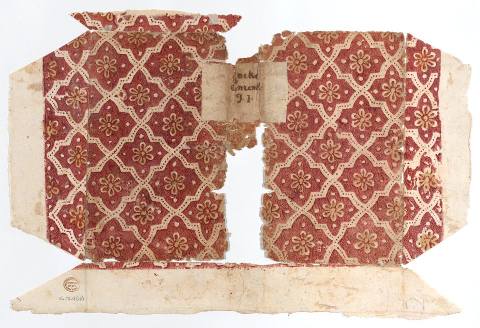 Book cover with red geometric and flower pattern Met DP887145