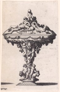 Covered Cup with Children on the Base Met DP889655