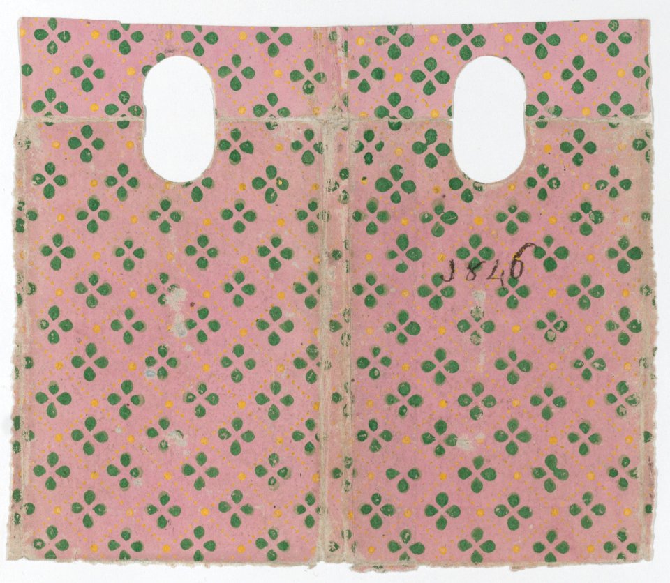 Sheet with an overall floral and dot pattern Met DP886334