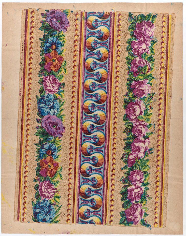 Sheet with a border with pink and multicolor floral garlands Met DP886365
