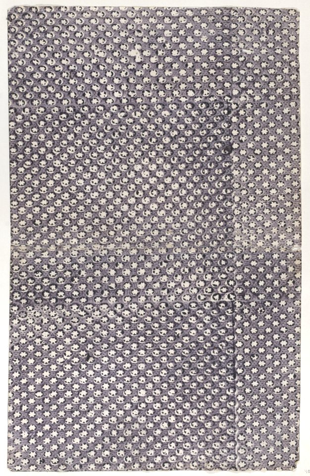 Sheet with overall pattern of triangles and dots Met DP886784