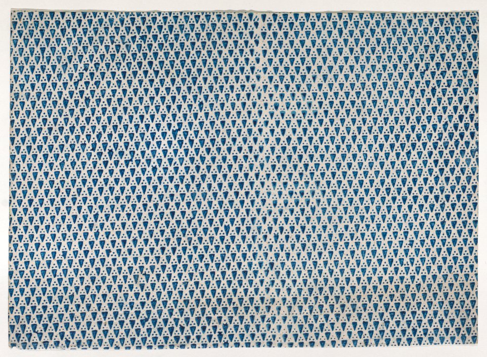 Sheet with overall pattern of triangles and dots Met DP886793