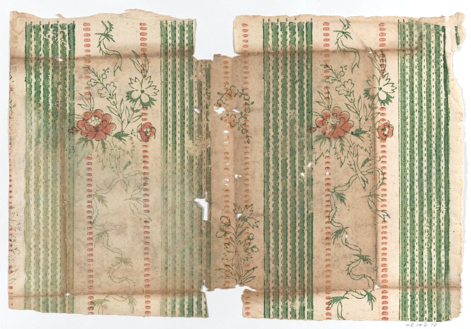 Sheet with two borders with stripes and a floral pattern Met DP886378