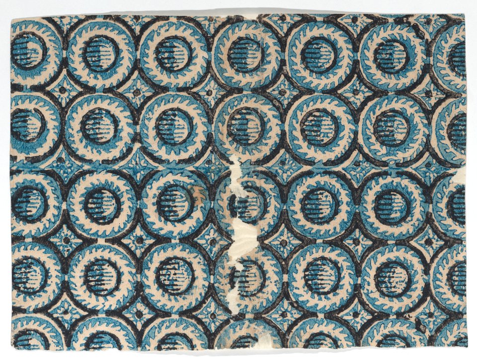 Sheet with overall blue circular pattern Met DP887079
