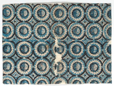 Sheet with overall blue circular pattern Met DP887079