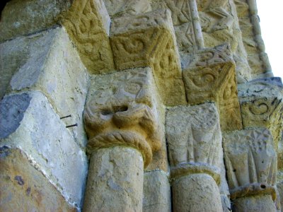 Romanesque carving, Rock