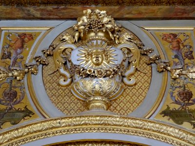 Musée du Louvre, galerie d'Apollon, détail.