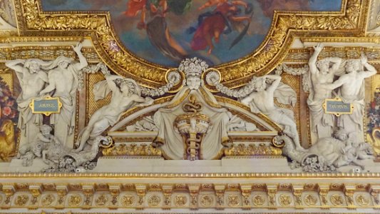 Musée du Louvre, galerie d'Apollon, détail.
