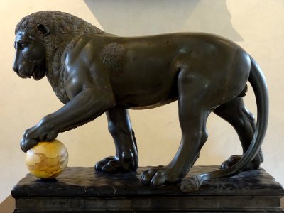 Lion en basanite verte et marbre jaune. Ier siècle après J…. Free illustration for personal and commercial use.